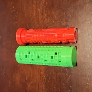 NWOT Green/red 3D printed puzzle container. One size.